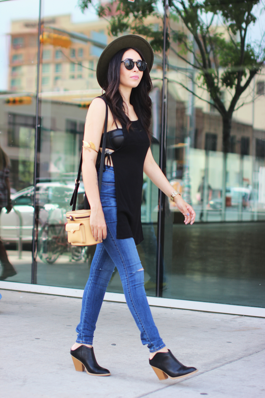 FTT-TOBI-RIPPED-JEANS-OPEN-TOP-BLACK-TANK-4