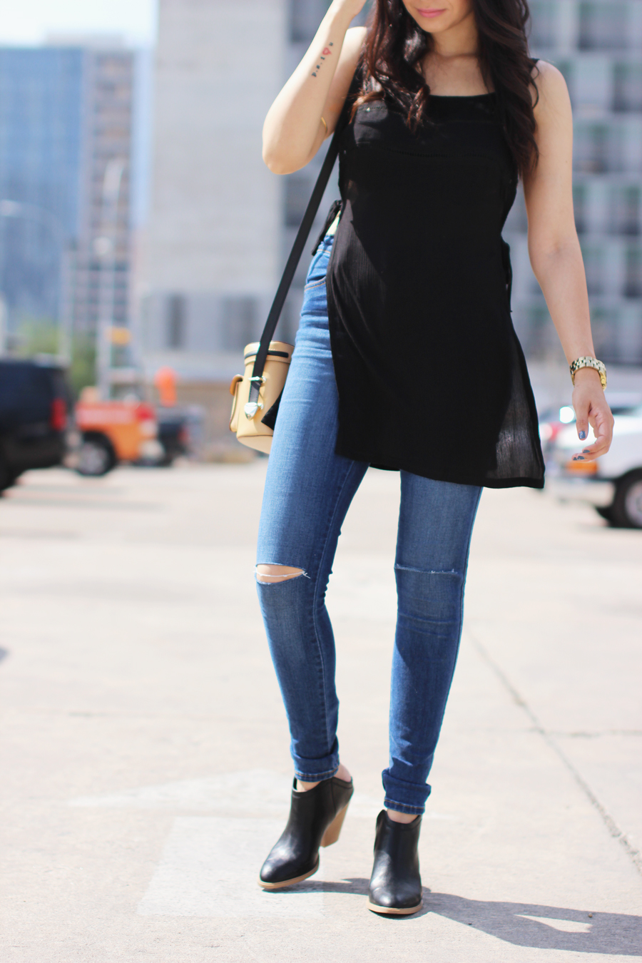 FTT-TOBI-RIPPED-JEANS-OPEN-TOP-BLACK-TANK-5