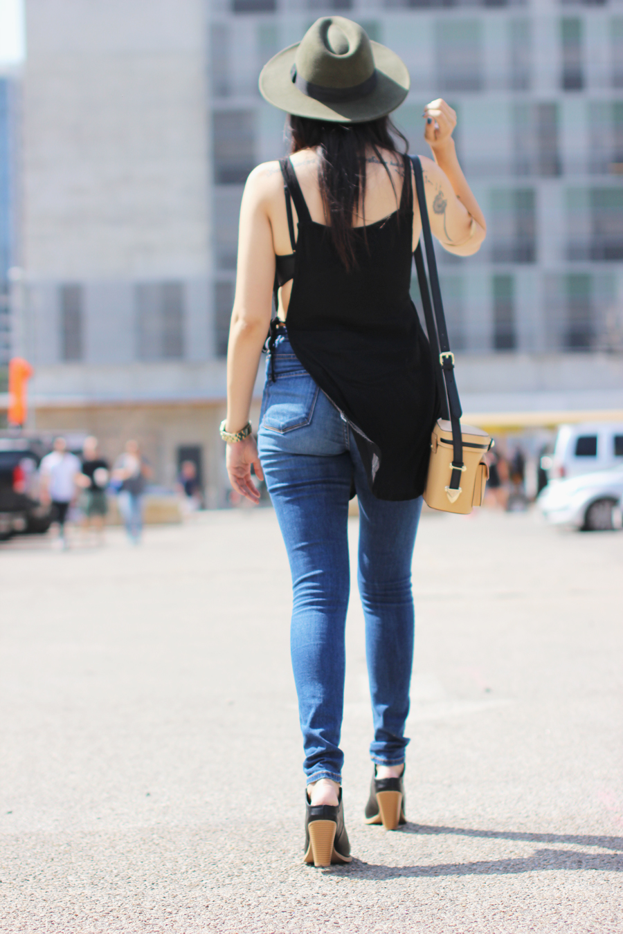 FTT-TOBI-RIPPED-JEANS-OPEN-TOP-BLACK-TANK-8