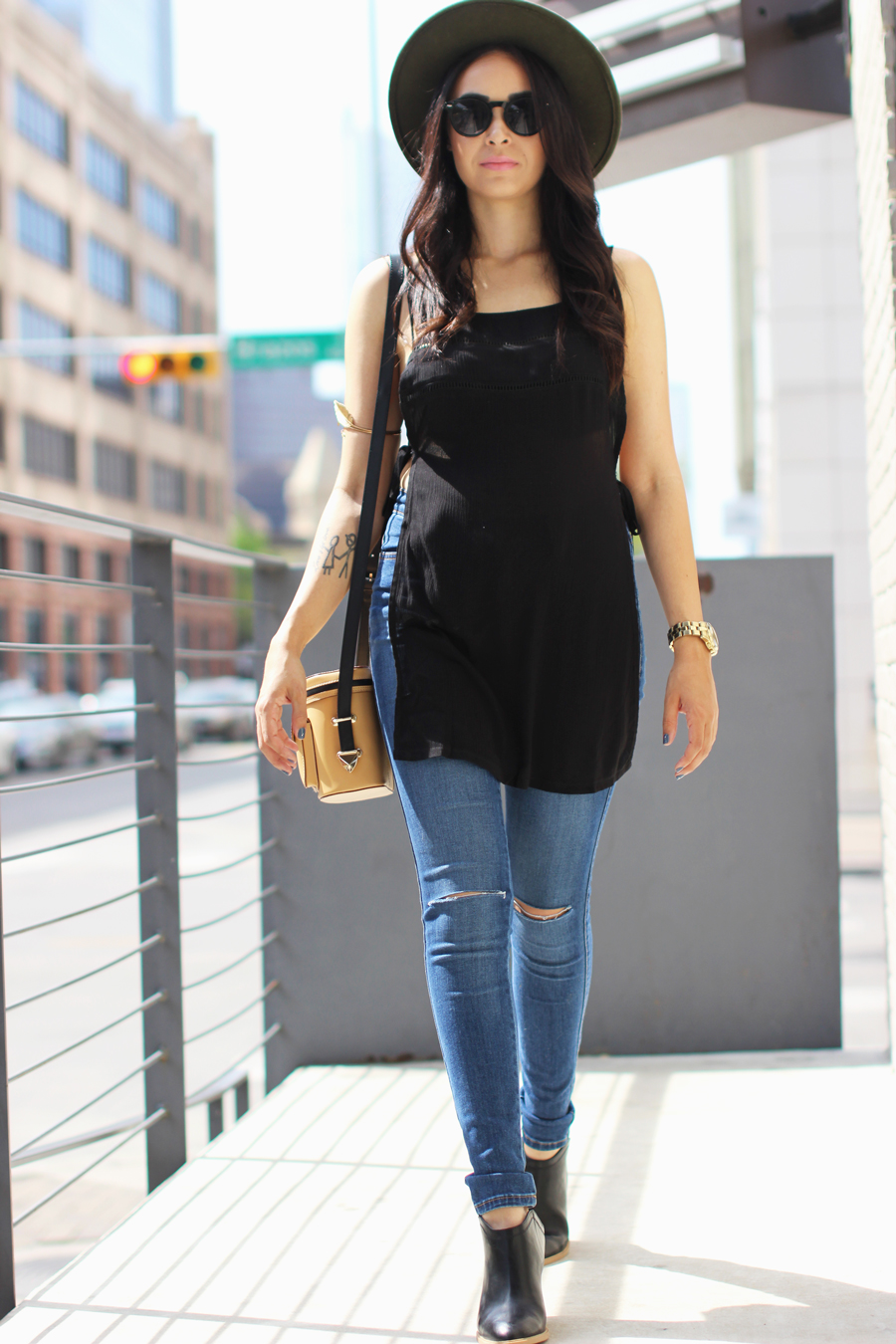 FTT-TOBI-RIPPED-JEANS-OPEN-TOP-BLACK-TANK-9