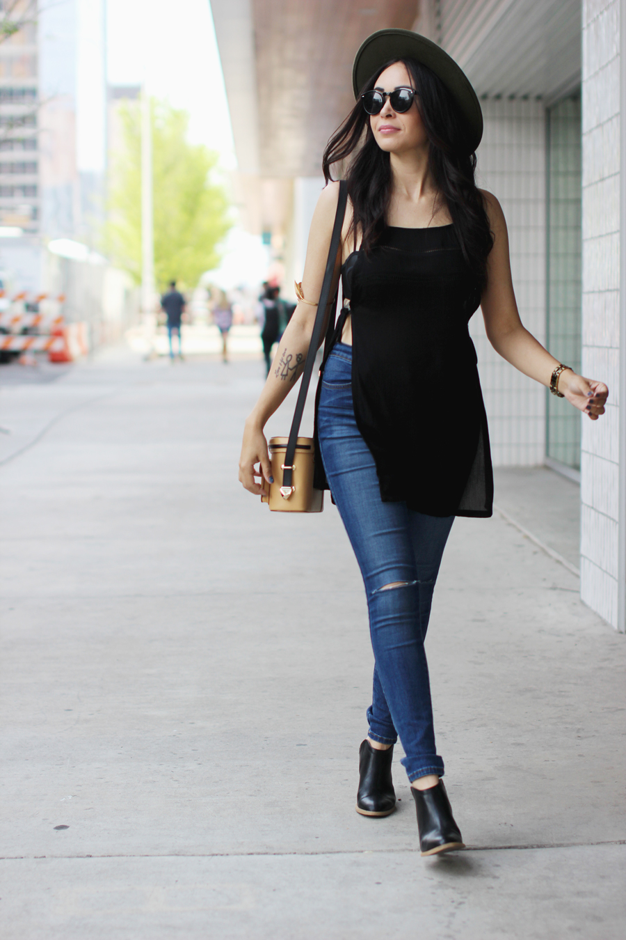 FTT-TOBI-RIPPED-JEANS-OPEN-TOP-BLACK-TANK