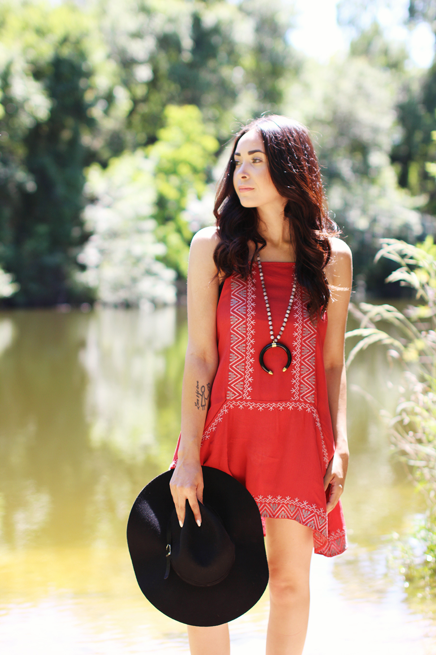 FTT-RED-PINK-SILVER-DRESS-HAT-WATER-FASHION-SHOOT-10