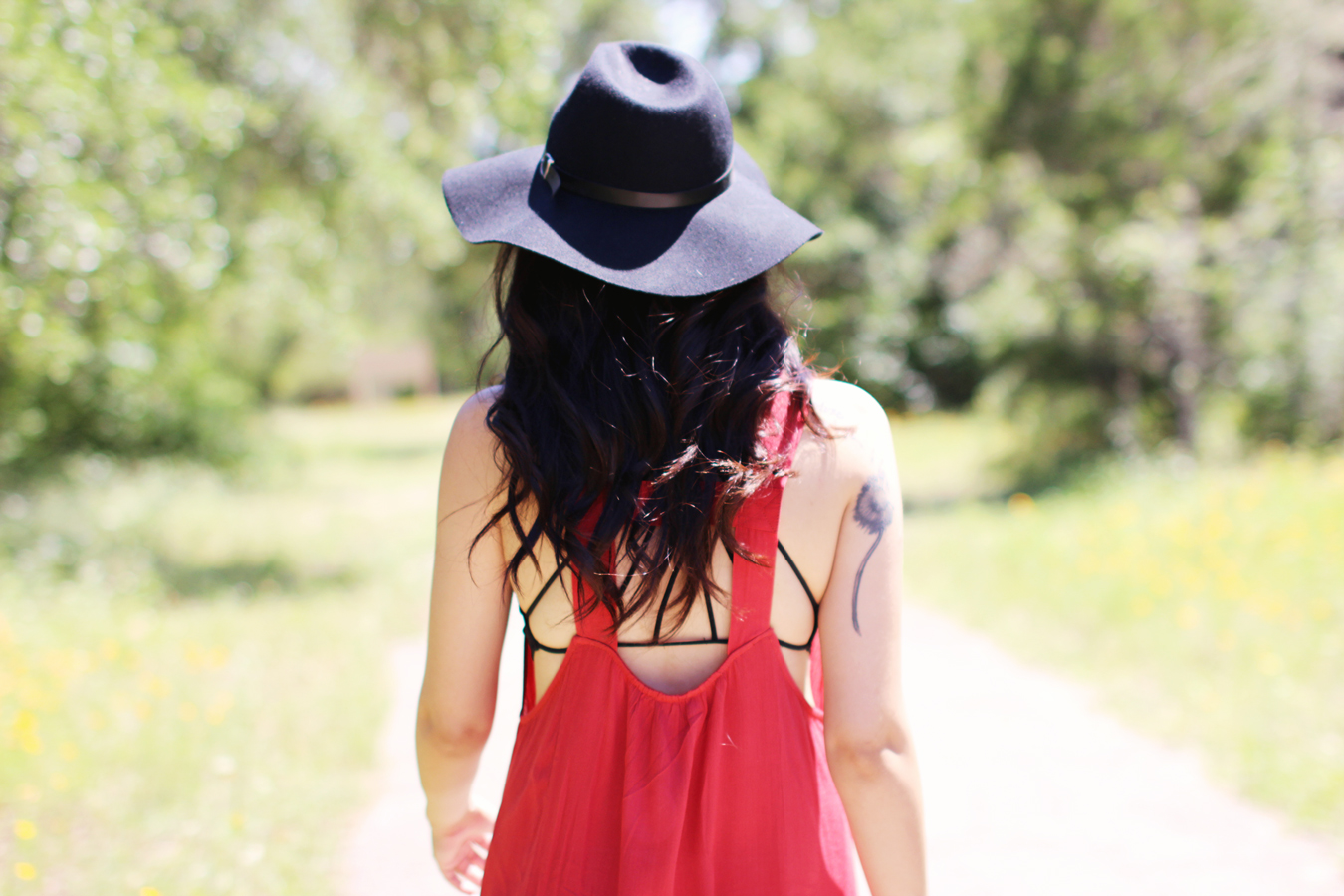 FTT-RED-PINK-SILVER-DRESS-HAT-WATER-FASHION-SHOOT-13