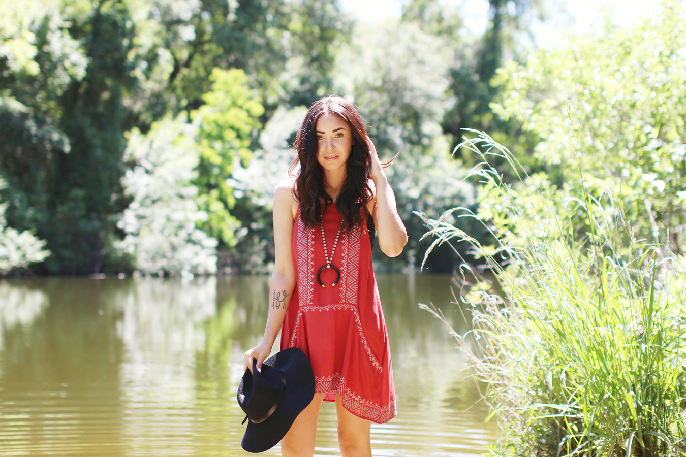 FTT-RED-PINK-SILVER-DRESS-HAT-WATER-FASHION-SHOOT-7