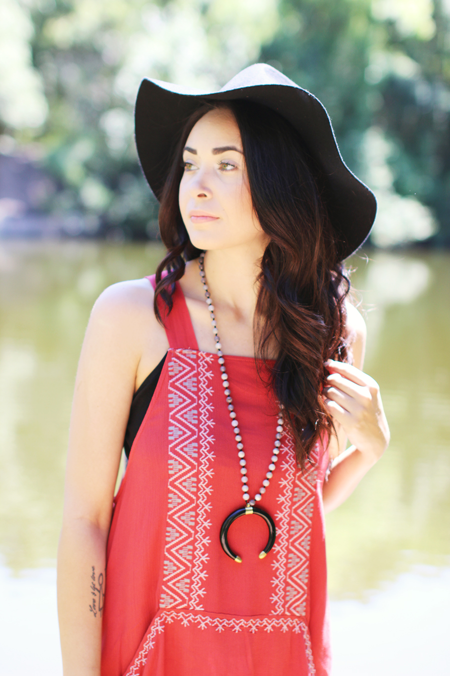 FTT-RED-PINK-SILVER-DRESS-HAT-WATER-FASHION-SHOOT